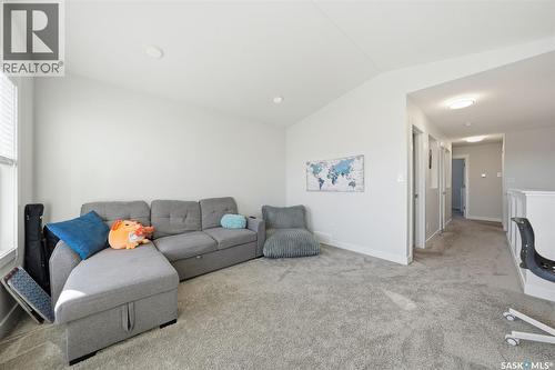 451 Mcfaull Crescent, Saskatoon, SK - Indoor Photo Showing Living Room