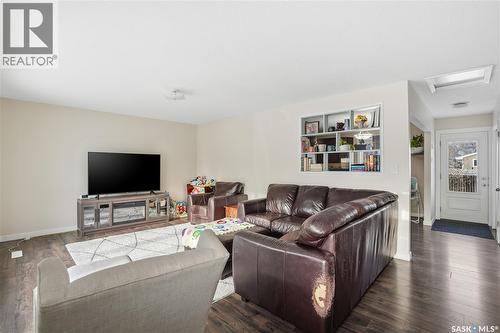 58 Straub Crescent, Regina, SK - Indoor Photo Showing Living Room
