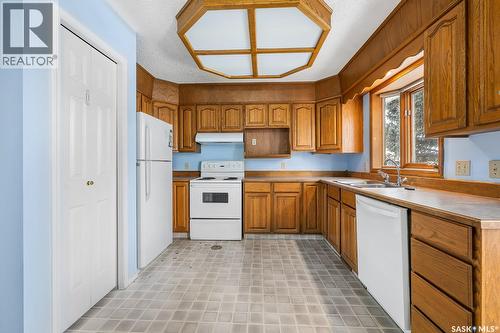 3411 Middleton Place E, Regina, SK - Indoor Photo Showing Kitchen With Double Sink