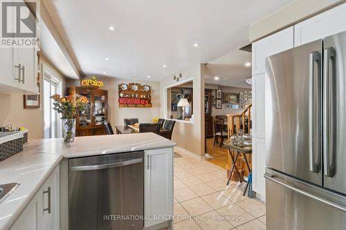 76 Timberwolf Crescent, Vaughan, ON - Indoor Photo Showing Kitchen
