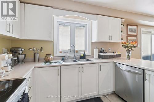 76 Timberwolf Crescent, Vaughan, ON - Indoor Photo Showing Kitchen With Double Sink