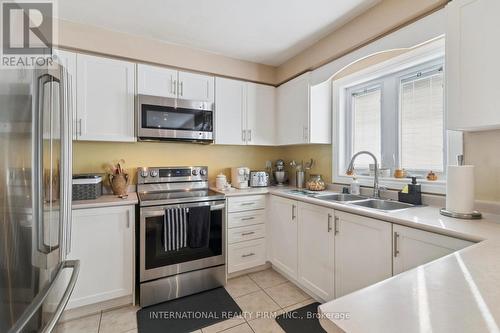 76 Timberwolf Crescent, Vaughan, ON - Indoor Photo Showing Kitchen With Double Sink