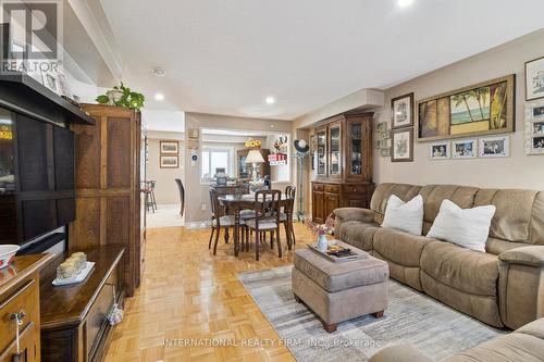 76 Timberwolf Crescent, Vaughan, ON - Indoor Photo Showing Living Room