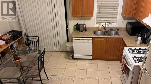 7127 Chatham Court, Mississauga, ON - Indoor Photo Showing Kitchen With Double Sink