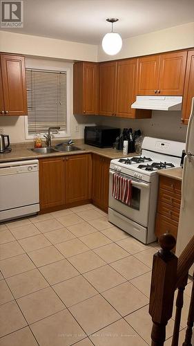7127 Chatham Court, Mississauga, ON - Indoor Photo Showing Kitchen With Double Sink