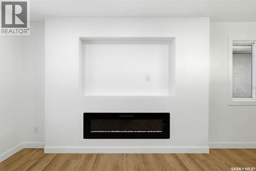 732 Empress Street, Regina, SK - Indoor Photo Showing Living Room With Fireplace