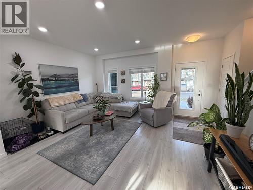 4226 Brighton Circle, Saskatoon, SK - Indoor Photo Showing Living Room