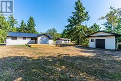 Spacious Backyard - Great For Kids and Pets. - 