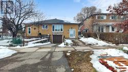 68 PAULVALE CRESCENT  Toronto, ON M3J 1K5