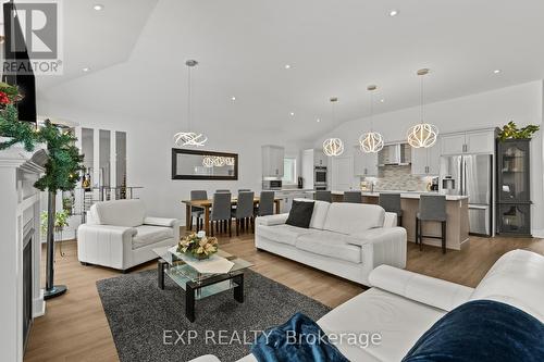 Living Room - 3571 Whispering Woods Trail, Fort Erie (Ridgeway), ON - Indoor Photo Showing Living Room