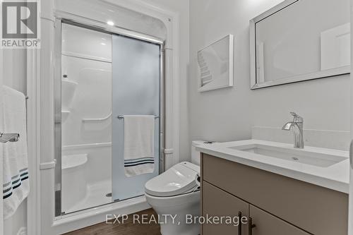 Main-floor 3-piece Bathroom - 3571 Whispering Woods Trail, Fort Erie (Ridgeway), ON - Indoor Photo Showing Bathroom