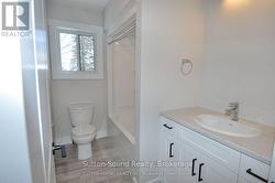 Upstairs 4 piece Guest Bath - 