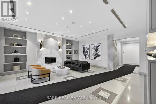 411 - 1105 Leslie Street, Toronto, ON - Indoor