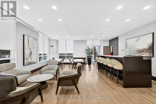 411 - 1105 Leslie Street, Toronto, ON - Indoor Photo Showing Living Room