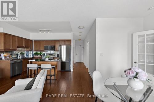 411 - 1105 Leslie Street, Toronto, ON - Indoor Photo Showing Kitchen