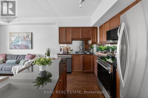 411 - 1105 Leslie Street, Toronto, ON - Indoor Photo Showing Kitchen