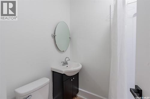 120 O Avenue S, Saskatoon, SK - Indoor Photo Showing Bathroom