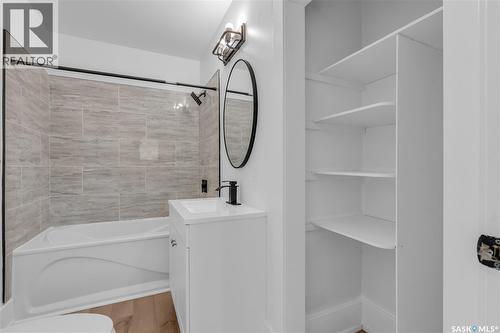 120 O Avenue S, Saskatoon, SK - Indoor Photo Showing Bathroom