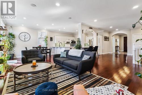 1791 Milestone Road, London North (North C), ON - Indoor Photo Showing Living Room
