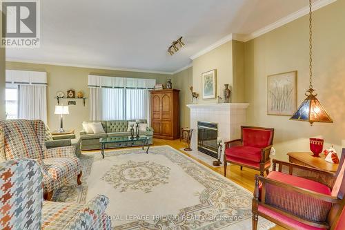 34 - 30 Doon Drive, London North (North G), ON - Indoor Photo Showing Living Room With Fireplace