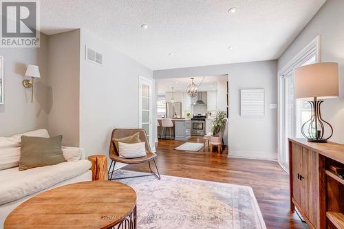 1807 Heather Hills Drive, Burlington, ON - Indoor Photo Showing Living Room