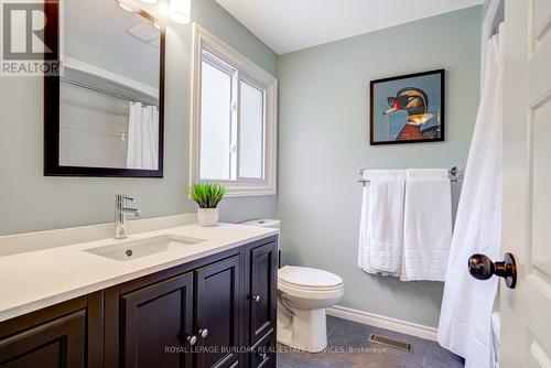 1807 Heather Hills Drive, Burlington, ON - Indoor Photo Showing Bathroom