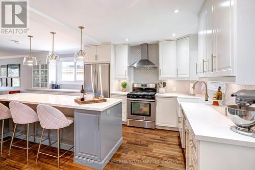 1807 Heather Hills Drive, Burlington, ON - Indoor Photo Showing Kitchen With Upgraded Kitchen