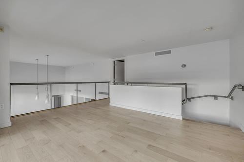 Mezzanine - 505-775 Av. Ernest-Gagnon, Québec (La Cité-Limoilou), QC - Indoor Photo Showing Garage
