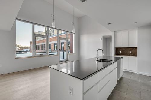 Vue d'ensemble - 505-775 Av. Ernest-Gagnon, Québec (La Cité-Limoilou), QC - Indoor Photo Showing Kitchen