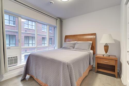Bedroom - 213-2001 Av. Beaconsfield, Montréal (Côte-Des-Neiges/Notre-Dame-De-Grâce), QC - Indoor Photo Showing Bedroom