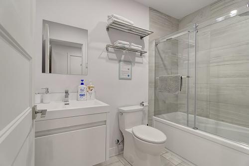 Bathroom - 213-2001 Av. Beaconsfield, Montréal (Côte-Des-Neiges/Notre-Dame-De-Grâce), QC - Indoor Photo Showing Bathroom