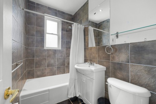 Salle de bains - 4683 Av. Bonavista, Montréal (Côte-Des-Neiges/Notre-Dame-De-Grâce), QC - Indoor Photo Showing Bathroom