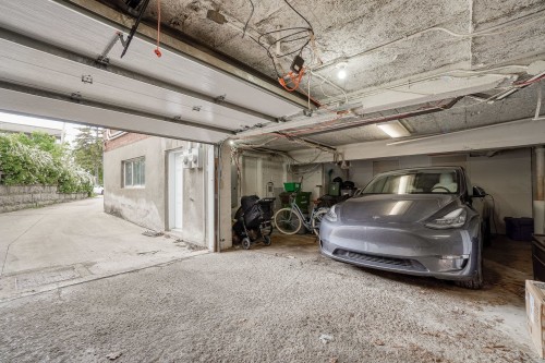 Garage - 4683 Av. Bonavista, Montréal (Côte-Des-Neiges/Notre-Dame-De-Grâce), QC - Indoor Photo Showing Garage