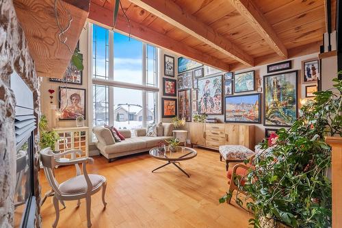 Salon - 63 Rue Granger, Saint-Philippe, QC - Indoor