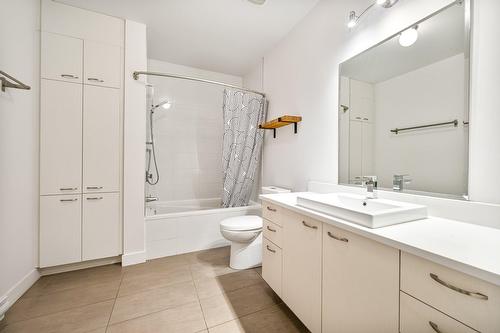 Bathroom - 107-440 Rue De La Gauchetière E., Montréal (Ville-Marie), QC - Indoor Photo Showing Bathroom