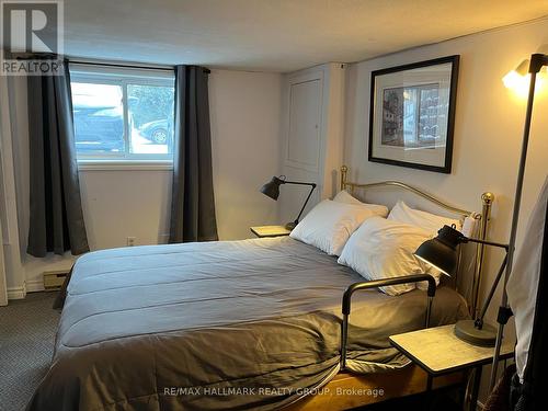 841 Dundee Avenue, Ottawa, ON - Indoor Photo Showing Bedroom