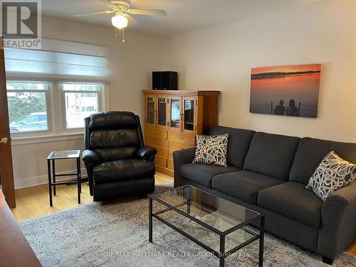 841 Dundee Avenue, Ottawa, ON - Indoor Photo Showing Living Room