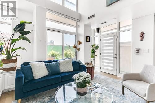 Th22 - 6 Pirandello Street, Toronto, ON - Indoor Photo Showing Living Room