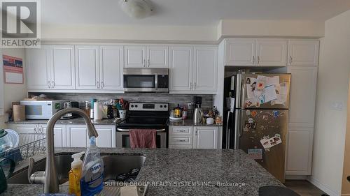 917 Apple Hill Lane, Kitchener, ON - Indoor Photo Showing Kitchen