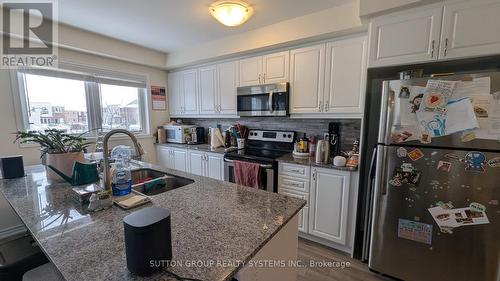 917 Apple Hill Lane, Kitchener, ON - Indoor Photo Showing Kitchen With Stainless Steel Kitchen With Double Sink With Upgraded Kitchen