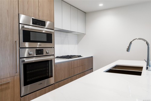1012-2000 Hannington Rd, Langford, BC - Indoor Photo Showing Kitchen With Double Sink