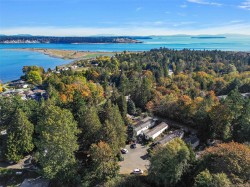 5-2741 Stautw Rd  Central Saanich, BC V8M 2E9