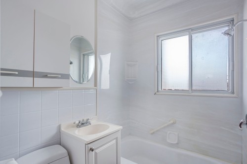 Bathroom - 12795 Av. Veuillot, Montréal (Montréal-Nord), QC - Indoor Photo Showing Bathroom