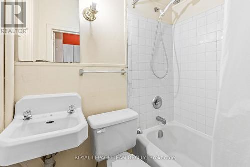 498 Gladstone Avenue, Ottawa, ON - Indoor Photo Showing Bathroom