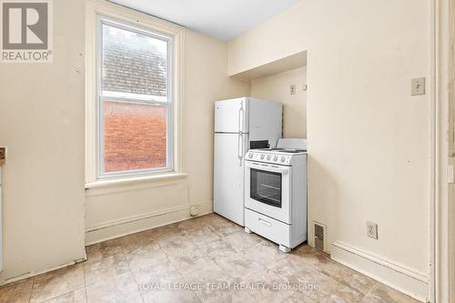 498 Gladstone Avenue, Ottawa, ON - Indoor Photo Showing Kitchen