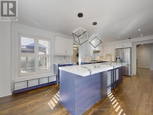 23 Kilbride Drive, Whitby, ON - Indoor Photo Showing Kitchen With Upgraded Kitchen