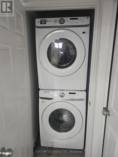 7205 Saint Barbara Boulevard, Mississauga, ON - Indoor Photo Showing Laundry Room