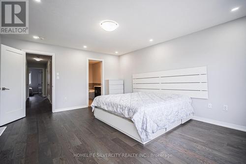 106 Columbus Gate, Hamilton, ON - Indoor Photo Showing Bedroom