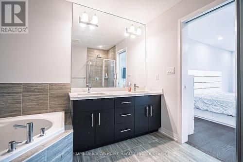 106 Columbus Gate, Hamilton, ON - Indoor Photo Showing Bathroom