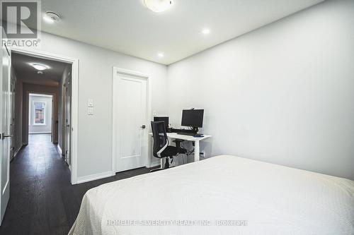 106 Columbus Gate, Hamilton, ON - Indoor Photo Showing Bedroom
